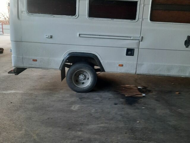 Белый Мерседес Т-мод, объемом двигателя 4 л и пробегом 2 тыс. км за 3700 $, фото 6 на Automoto.ua