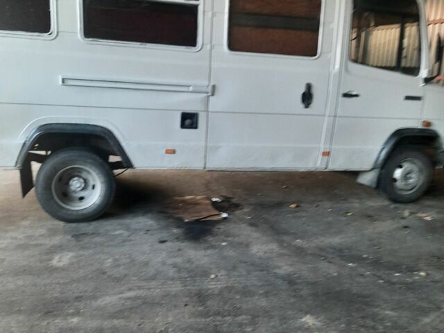 Белый Мерседес Т-мод, объемом двигателя 4 л и пробегом 2 тыс. км за 3700 $, фото 5 на Automoto.ua