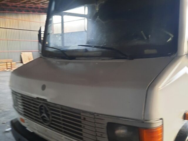 Белый Мерседес Т-мод, объемом двигателя 4 л и пробегом 2 тыс. км за 3700 $, фото 1 на Automoto.ua