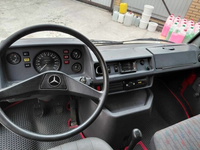 Красный Мерседес Т-мод, объемом двигателя 2.3 л и пробегом 487 тыс. км за 4000 $, фото 4 на Automoto.ua