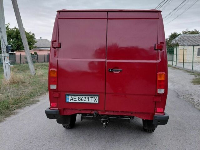 Красный Мерседес Т-мод, объемом двигателя 2.3 л и пробегом 487 тыс. км за 4000 $, фото 2 на Automoto.ua