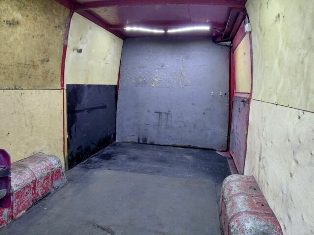 Красный Мерседес Т-мод, объемом двигателя 2.3 л и пробегом 487 тыс. км за 4000 $, фото 3 на Automoto.ua