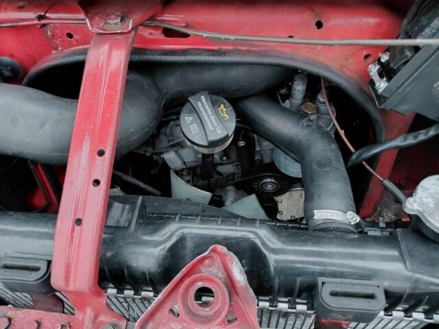 Красный Мерседес Т-мод, объемом двигателя 2.3 л и пробегом 487 тыс. км за 4000 $, фото 5 на Automoto.ua