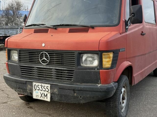 Красный Мерседес Т-мод, объемом двигателя 0 л и пробегом 400 тыс. км за 2500 $, фото 2 на Automoto.ua