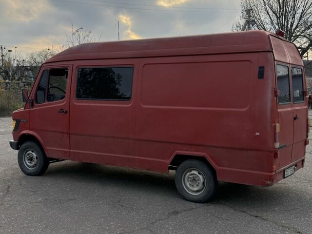 Красный Мерседес Т-мод, объемом двигателя 0 л и пробегом 400 тыс. км за 2500 $, фото 5 на Automoto.ua