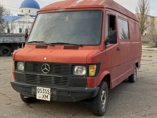 Красный Мерседес Т-мод, объемом двигателя 0 л и пробегом 400 тыс. км за 2500 $, фото 3 на Automoto.ua