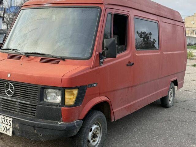 Красный Мерседес Т-мод, объемом двигателя 0 л и пробегом 400 тыс. км за 2500 $, фото 4 на Automoto.ua