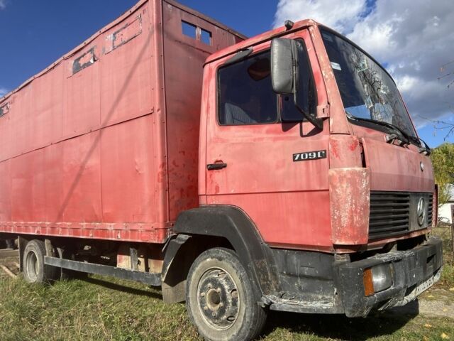 Червоний Мерседес Т-мод, об'ємом двигуна 4 л та пробігом 200 тис. км за 4100 $, фото 4 на Automoto.ua