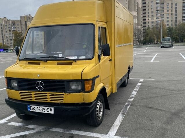 Желтый Мерседес Т-мод, объемом двигателя 2.3 л и пробегом 457 тыс. км за 1900 $, фото 2 на Automoto.ua