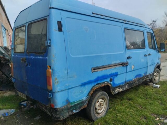 Синій Мерседес Т-мод, об'ємом двигуна 2.3 л та пробігом 333 тис. км за 1000 $, фото 1 на Automoto.ua