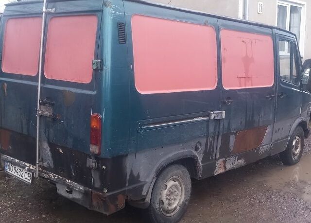 Зеленый Мерседес Т-мод, объемом двигателя 2.4 л и пробегом 500 тыс. км за 2100 $, фото 2 на Automoto.ua