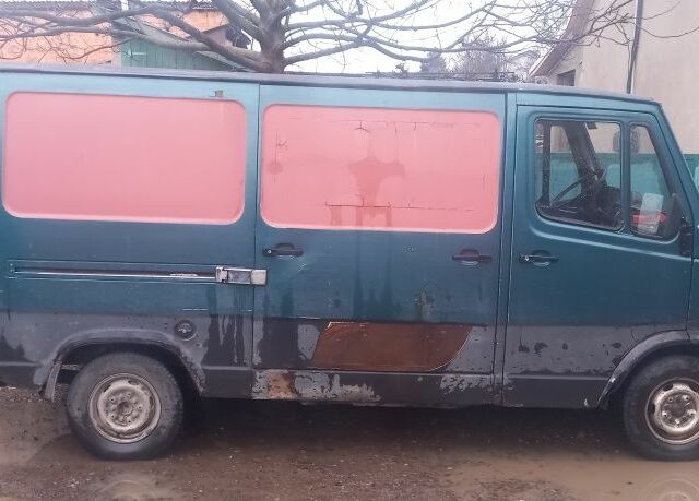 Зеленый Мерседес Т-мод, объемом двигателя 2.4 л и пробегом 500 тыс. км за 2100 $, фото 1 на Automoto.ua