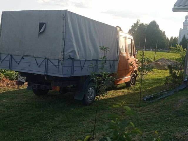 Оранжевый Мерседес Т-мод, объемом двигателя 2.4 л и пробегом 333 тыс. км за 2000 $, фото 5 на Automoto.ua