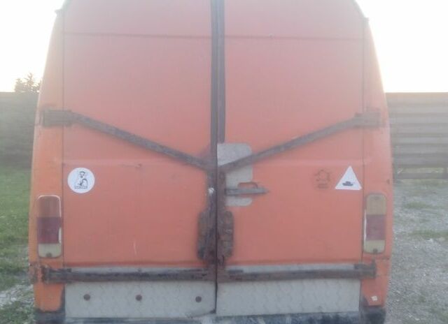 Оранжевый Мерседес Т-мод, объемом двигателя 0 л и пробегом 500 тыс. км за 1000 $, фото 1 на Automoto.ua