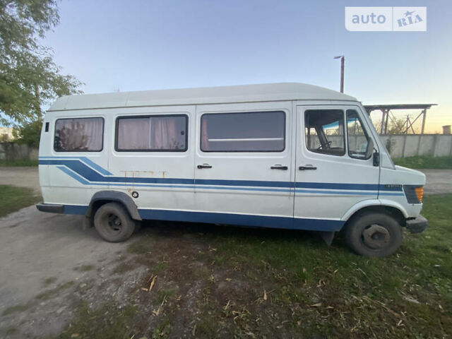 Белый Мерседес T1 410 пасс, объемом двигателя 2.9 л и пробегом 638 тыс. км за 3500 $, фото 3 на Automoto.ua