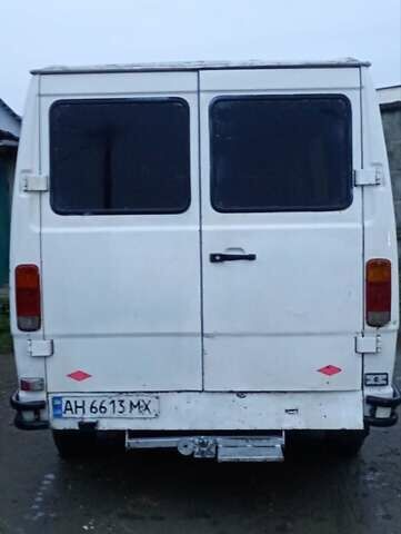Белый Мерседес T1, объемом двигателя 2.3 л и пробегом 550 тыс. км за 2550 $, фото 3 на Automoto.ua