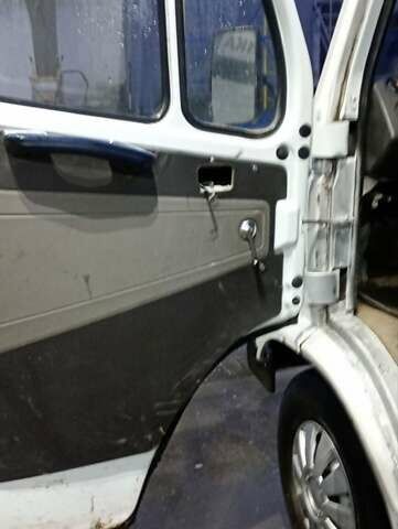 Белый Мерседес T1, объемом двигателя 2.3 л и пробегом 550 тыс. км за 2550 $, фото 6 на Automoto.ua