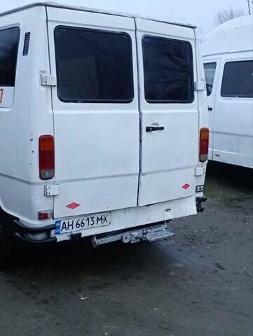 Белый Мерседес T1, объемом двигателя 2.3 л и пробегом 550 тыс. км за 2550 $, фото 2 на Automoto.ua