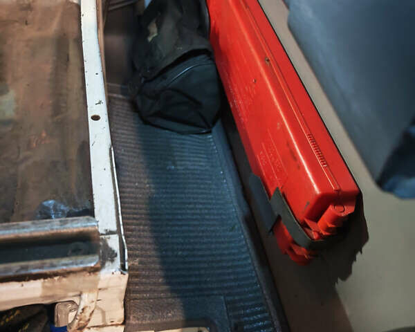 Белый Мерседес T1, объемом двигателя 2.3 л и пробегом 828 тыс. км за 4000 $, фото 11 на Automoto.ua