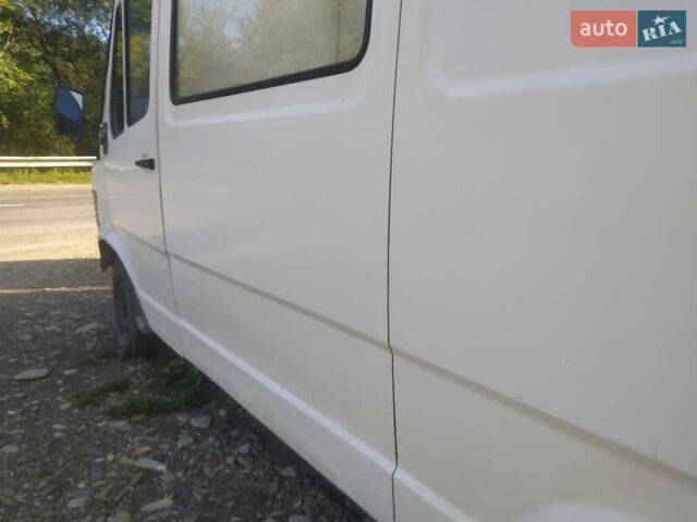 Мерседес T1 1994 в Путиле на Automoto.ua Белый Мерседес T1, объемом двигателя 2.3 л и пробегом 560 тыс. км за 2400 $, фото 15 на Automoto.ua