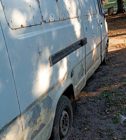 Білий Мерседес T1, об'ємом двигуна 2.4 л та пробігом 200 тис. км за 999 $, фото 1 на Automoto.ua