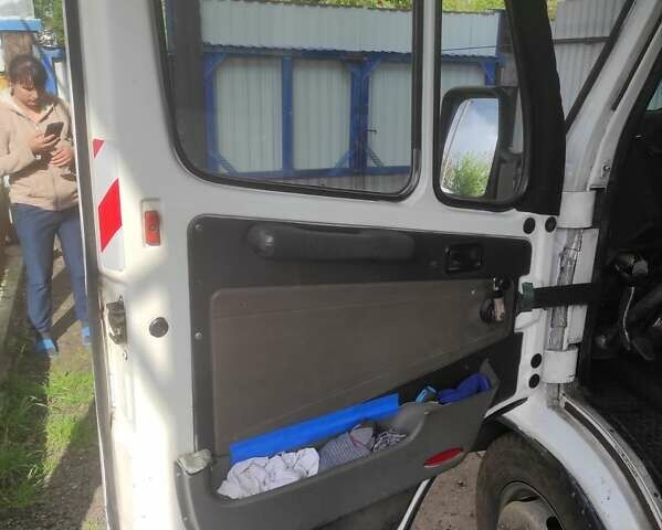 Білий Мерседес T1, об'ємом двигуна 2.9 л та пробігом 2 тис. км за 7000 $, фото 11 на Automoto.ua