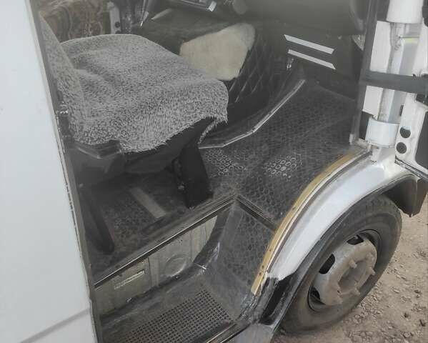 Білий Мерседес T1, об'ємом двигуна 2.9 л та пробігом 2 тис. км за 7000 $, фото 7 на Automoto.ua