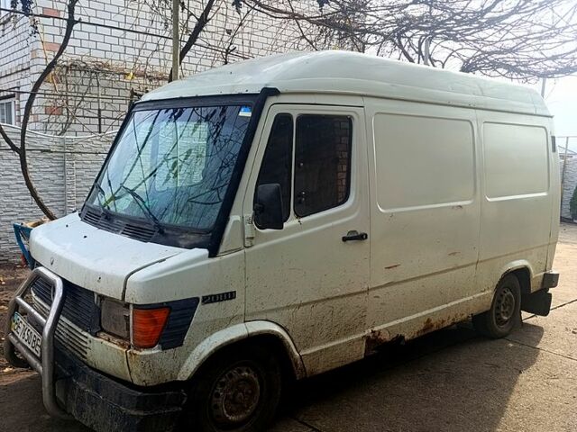 Білий Мерседес T1, об'ємом двигуна 2.3 л та пробігом 200 тис. км за 1500 $, фото 1 на Automoto.ua