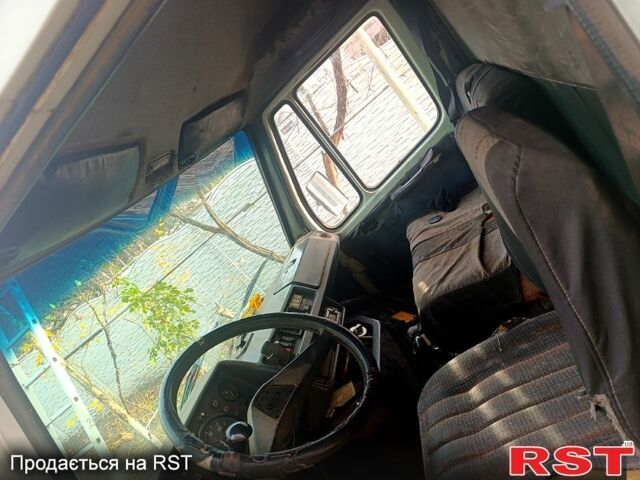 Білий Мерседес T1, об'ємом двигуна 2.3 л та пробігом 200 тис. км за 1500 $, фото 5 на Automoto.ua