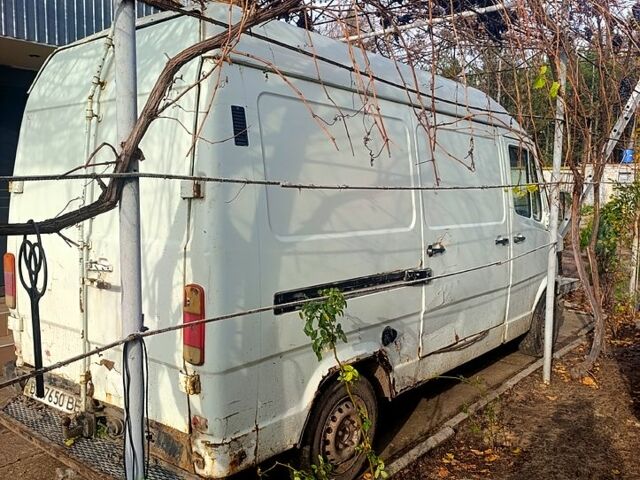 Білий Мерседес T1, об'ємом двигуна 2.3 л та пробігом 200 тис. км за 1500 $, фото 3 на Automoto.ua