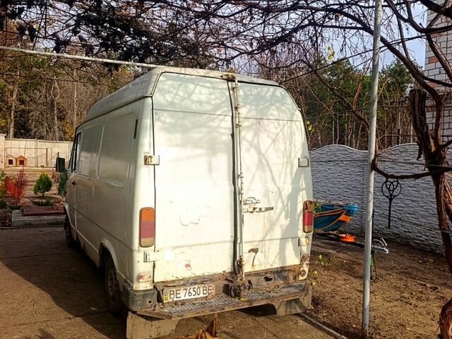 Білий Мерседес T1, об'ємом двигуна 2.3 л та пробігом 200 тис. км за 1500 $, фото 2 на Automoto.ua