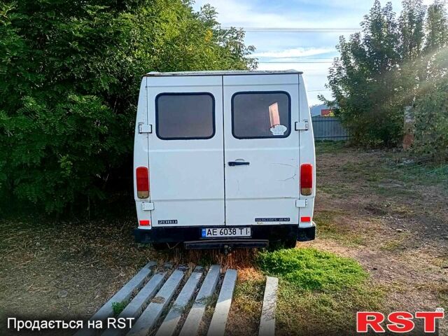 Белый Мерседес T1, объемом двигателя 2.3 л и пробегом 300 тыс. км за 2000 $, фото 4 на Automoto.ua