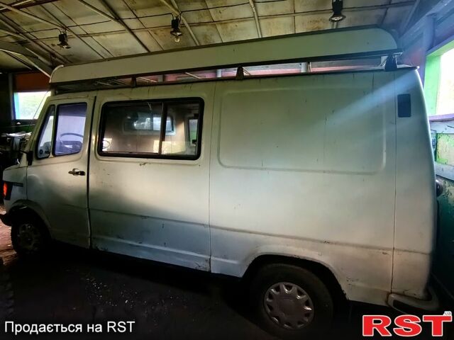 Белый Мерседес T1, объемом двигателя 2.3 л и пробегом 300 тыс. км за 1999 $, фото 1 на Automoto.ua