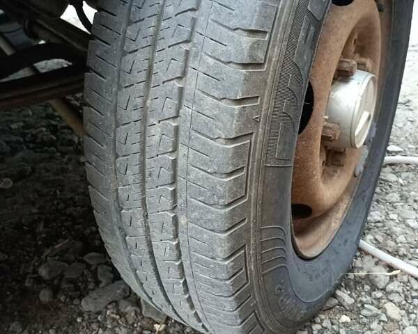 Белый Мерседес T1, объемом двигателя 2.8 л и пробегом 370 тыс. км за 2300 $, фото 3 на Automoto.ua