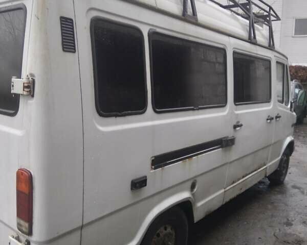 Білий Мерседес T1, об'ємом двигуна 2.87 л та пробігом 300 тис. км за 2300 $, фото 2 на Automoto.ua