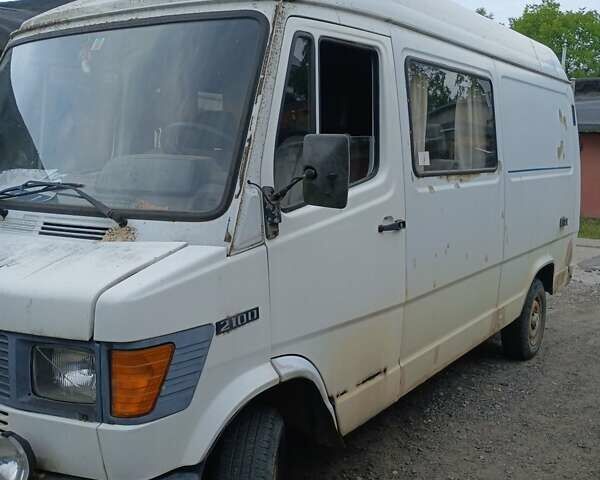 Белый Мерседес T1, объемом двигателя 2.8 л и пробегом 370 тыс. км за 2300 $, фото 1 на Automoto.ua
