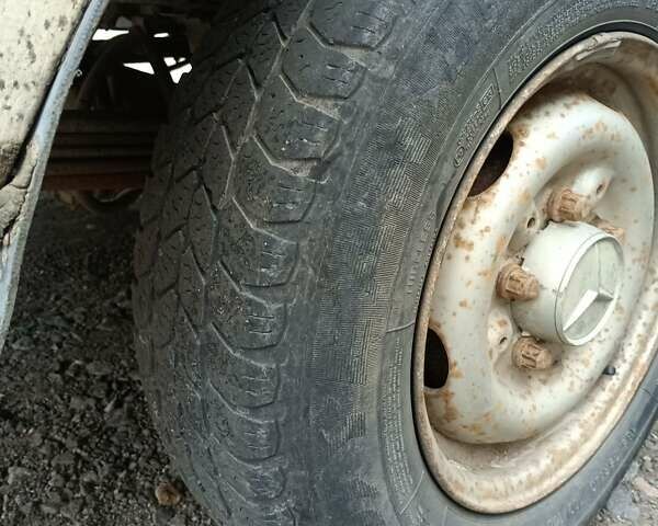 Белый Мерседес T1, объемом двигателя 2.8 л и пробегом 370 тыс. км за 2300 $, фото 4 на Automoto.ua