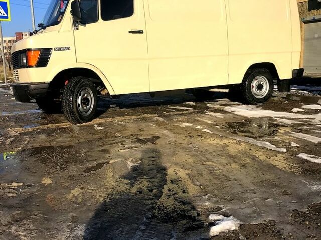 Белый Мерседес T1, объемом двигателя 23 л и пробегом 380 тыс. км за 3750 $, фото 2 на Automoto.ua