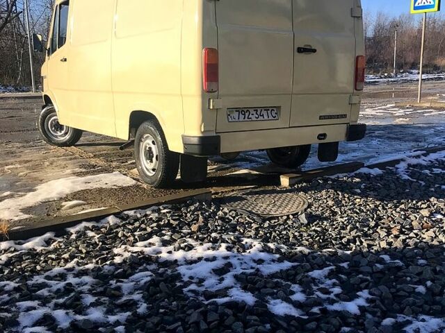 Белый Мерседес T1, объемом двигателя 23 л и пробегом 380 тыс. км за 3750 $, фото 3 на Automoto.ua