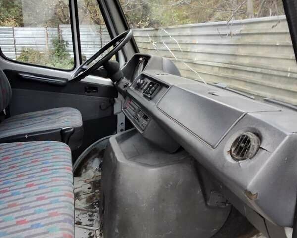 Білий Мерседес T1, об'ємом двигуна 2.3 л та пробігом 282 тис. км за 2500 $, фото 8 на Automoto.ua