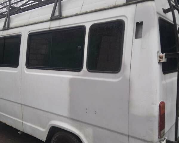 Білий Мерседес T1, об'ємом двигуна 2.87 л та пробігом 300 тис. км за 2300 $, фото 3 на Automoto.ua