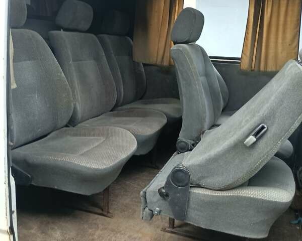 Белый Мерседес T1, объемом двигателя 2.8 л и пробегом 370 тыс. км за 2300 $, фото 8 на Automoto.ua