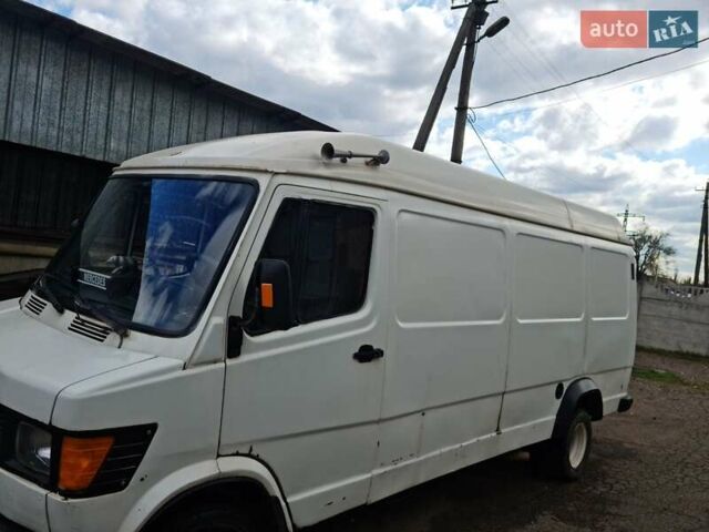 Белый Мерседес T1, объемом двигателя 2.9 л и пробегом 570 тыс. км за 4011 $, фото 4 на Automoto.ua