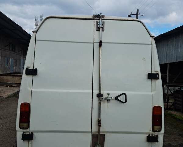 Белый Мерседес T1, объемом двигателя 2.9 л и пробегом 570 тыс. км за 4011 $, фото 5 на Automoto.ua