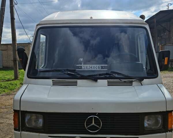 Белый Мерседес T1, объемом двигателя 2.9 л и пробегом 570 тыс. км за 4011 $, фото 3 на Automoto.ua