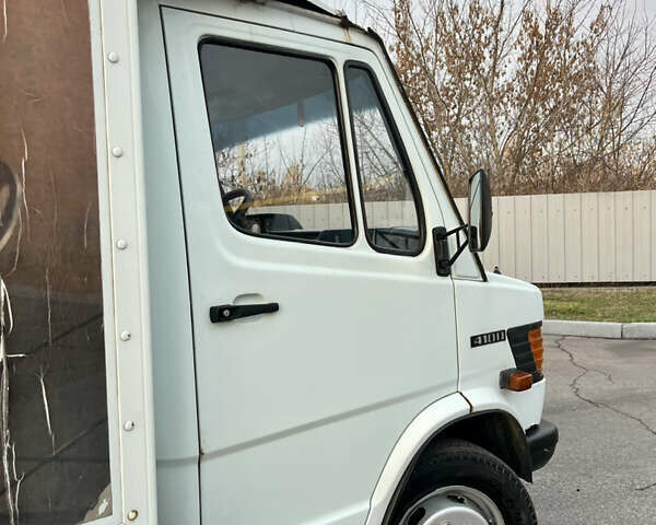 Белый Мерседес T1, объемом двигателя 2.87 л и пробегом 529 тыс. км за 5300 $, фото 4 на Automoto.ua