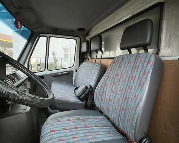 Белый Мерседес T1, объемом двигателя 2.87 л и пробегом 529 тыс. км за 5300 $, фото 8 на Automoto.ua