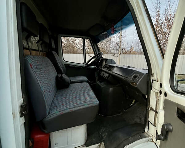 Белый Мерседес T1, объемом двигателя 2.87 л и пробегом 529 тыс. км за 5300 $, фото 17 на Automoto.ua