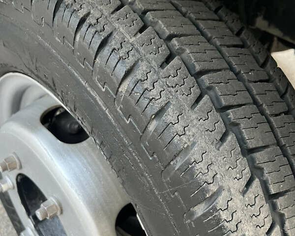 Белый Мерседес T1, объемом двигателя 2.87 л и пробегом 529 тыс. км за 5300 $, фото 5 на Automoto.ua