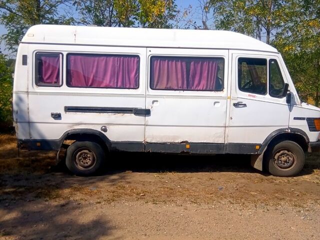 Белый Мерседес T1, объемом двигателя 2.9 л и пробегом 400 тыс. км за 2000 $, фото 2 на Automoto.ua